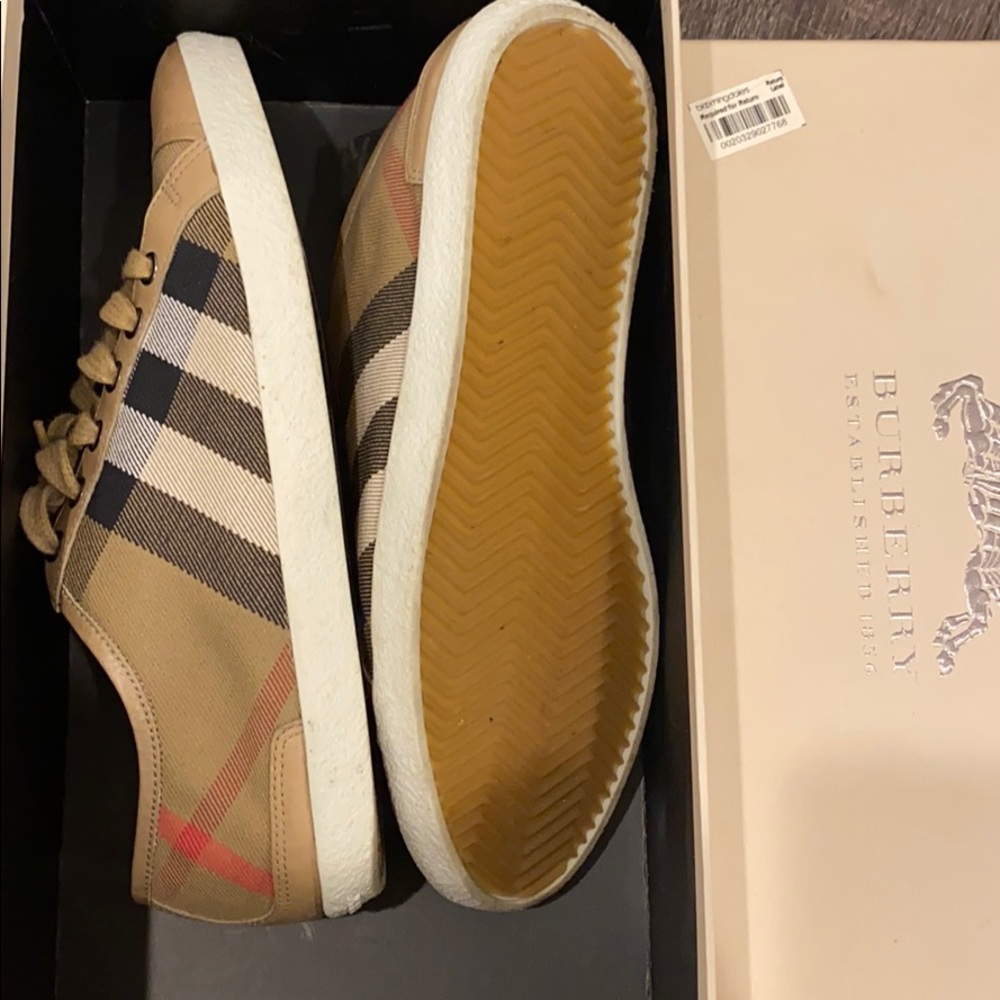 Burberry sneakers size 37 worn once